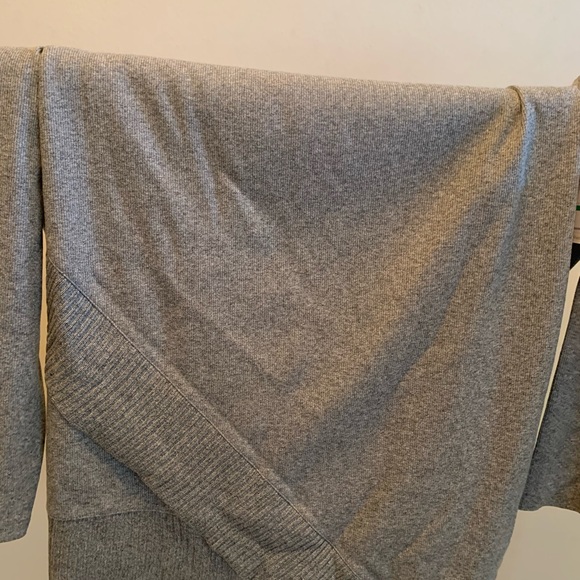 A sweater silver heather color 58% cotton 38% polyester 4% ElASTANE - Picture 5 of 6